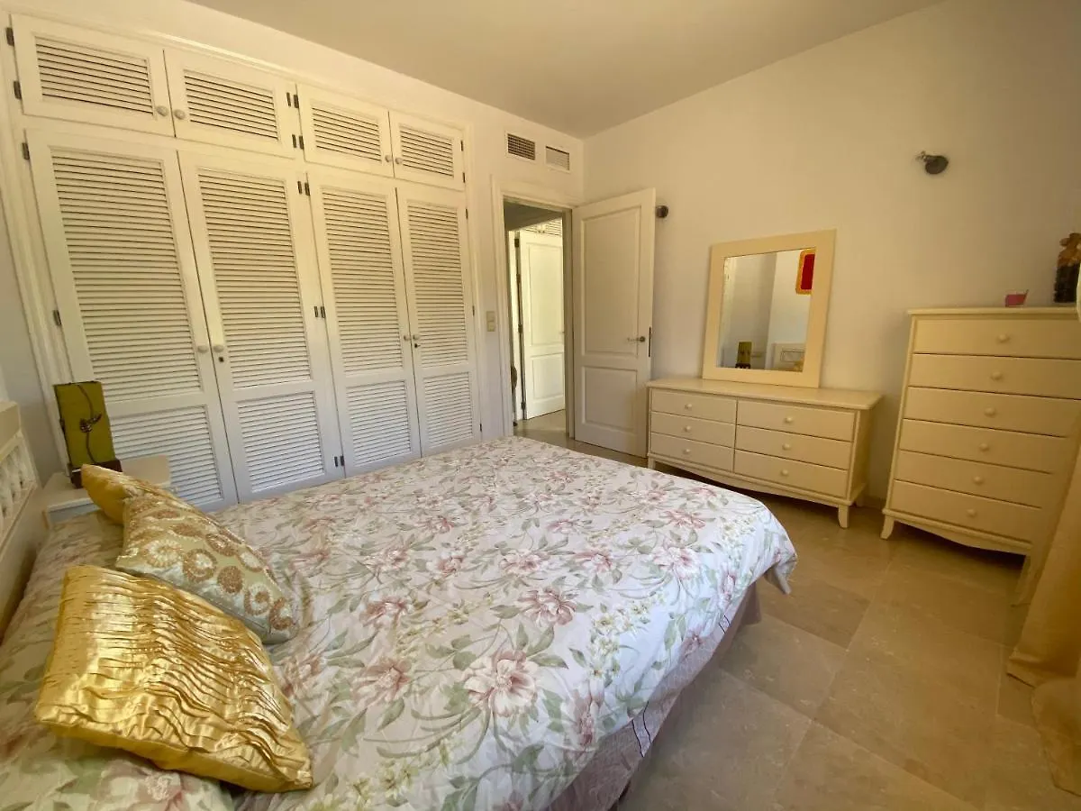 Apartamento con piscina ,playa con vistas panorámicas en la Marina de Sotogrande San Roque