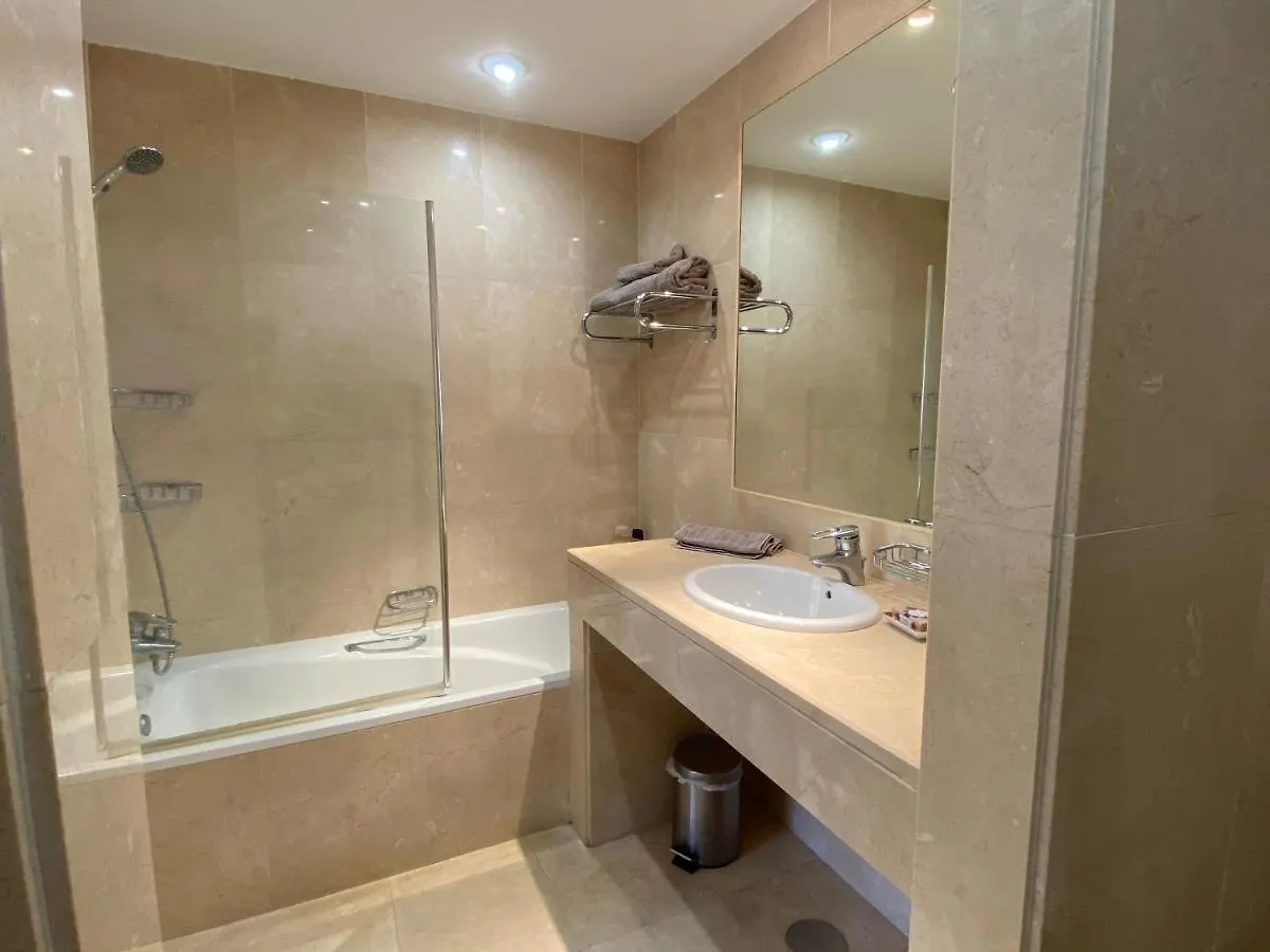 Apartamento con piscina ,playa con vistas panorámicas en la Marina de Sotogrande San Roque  San Roque (Andalucia)
