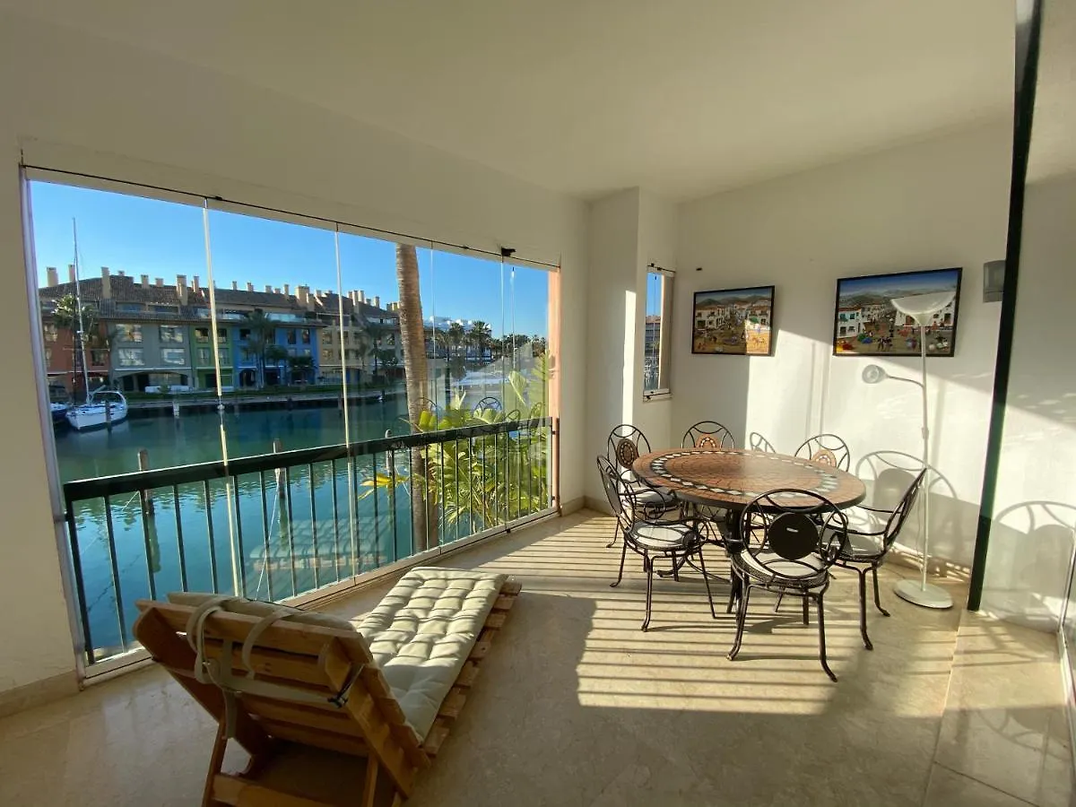 Apartamento con piscina ,playa con vistas panorámicas en la Marina de Sotogrande San Roque