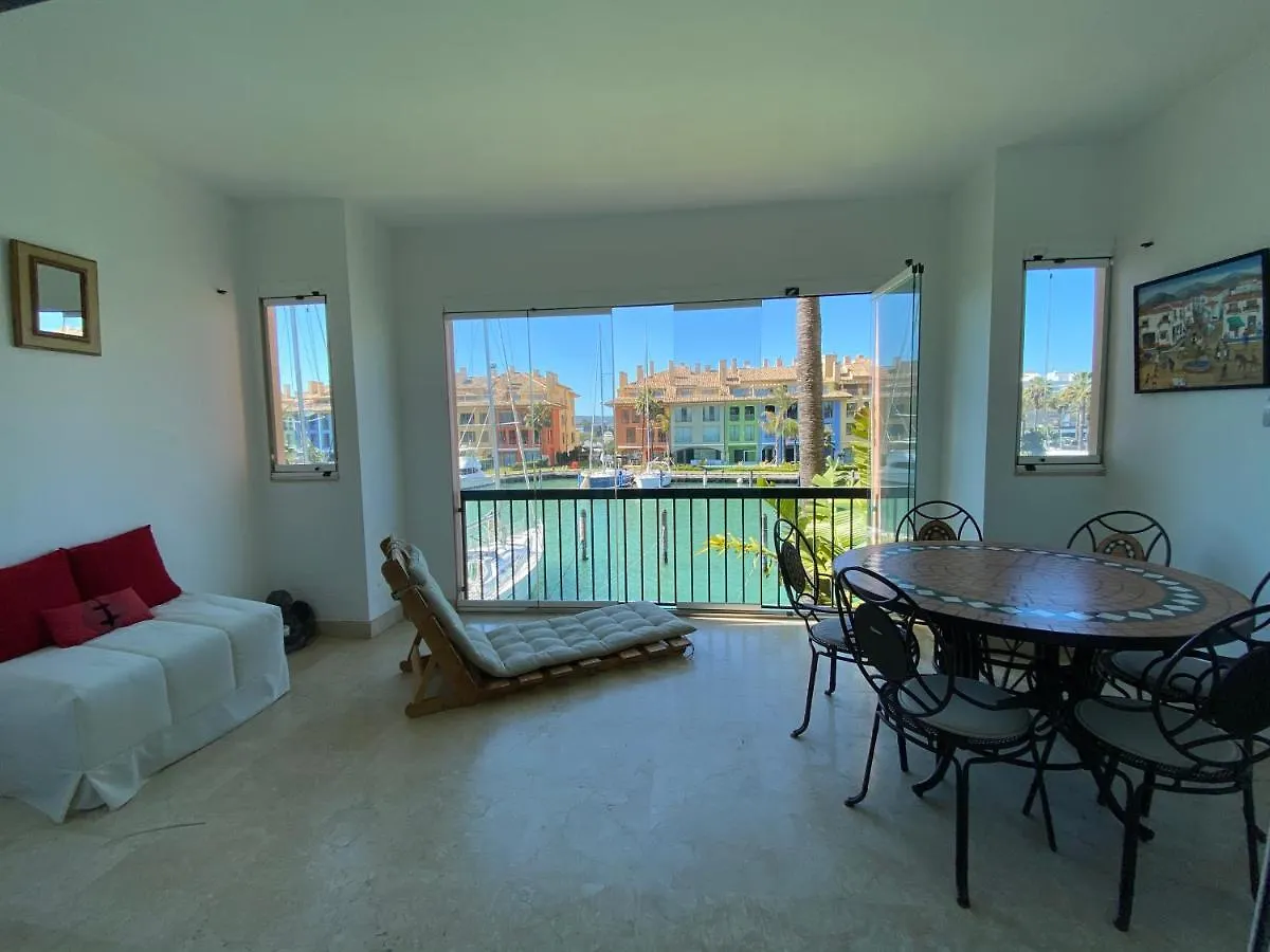 Apartamento con piscina ,playa con vistas panorámicas en la Marina de Sotogrande San Roque