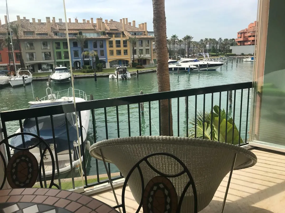 Apartamento con piscina ,playa con vistas panorámicas en la Marina de Sotogrande San Roque   San Roque (Andalucia)