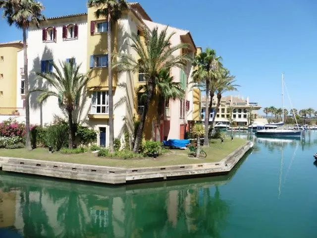 Apartamento con piscina ,playa con vistas panorámicas en la Marina de Sotogrande San Roque